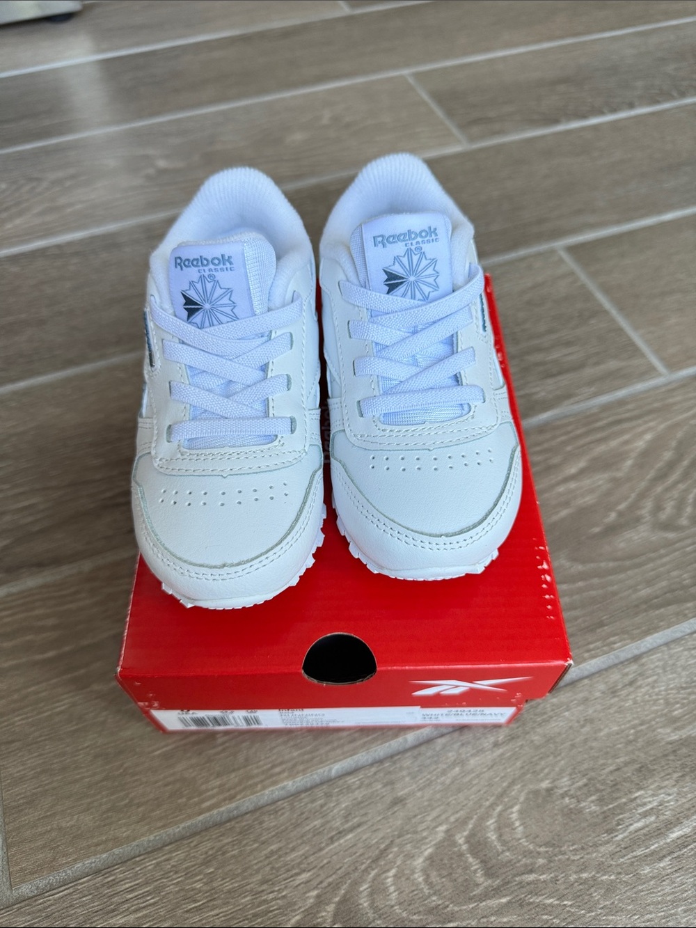 BNWT Reebok Kids White Low-Top Sneakers
